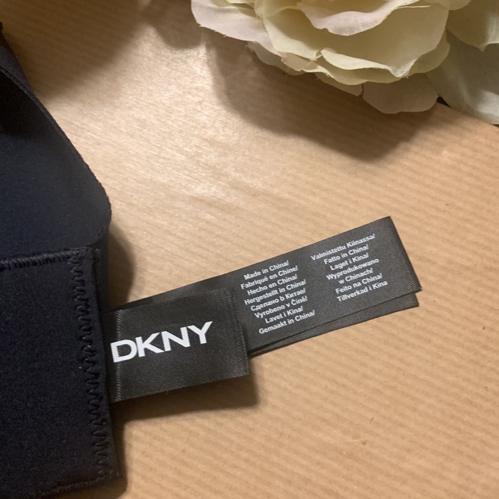 DKNY Bra NWOT 34DD wireless adjustable straps - Picture 6 of 7